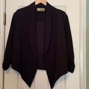 Cropped black 3/4 sleeved blazer